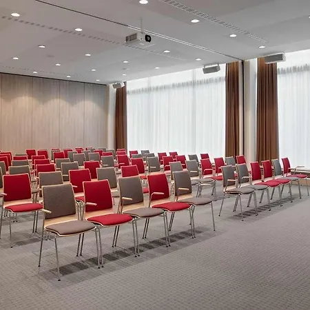 Intercityhotel Frankfurt Hbf מלון