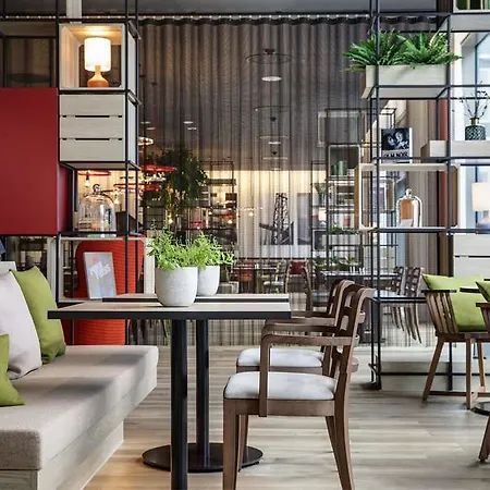 Intercityhotel Frankfurt Hbf מלון 4*