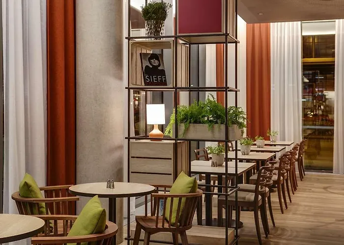 Intercityhotel Frankfurt Hbf מלון 4*