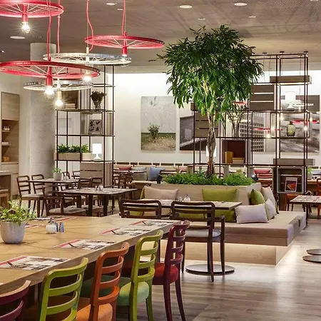 Intercityhotel Frankfurt Hbf Otel 4*