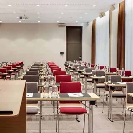 Intercityhotel Frankfurt Hbf 4*